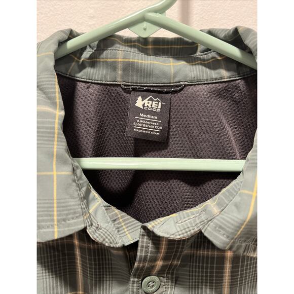 REI Men's Hiking Vented Long Sleeve Buttoned Shirt - Picture 2 of 6